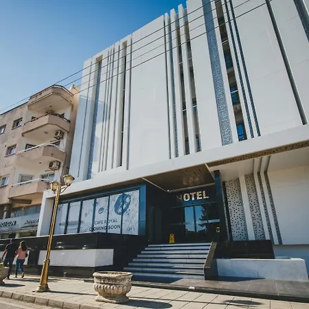 Hotel Royal *